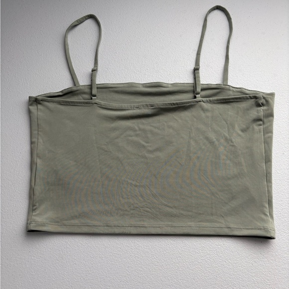 Express Sage Green Cropped Camisole with Spaghetti Straps and Fitted Style - Picture 4 of 4